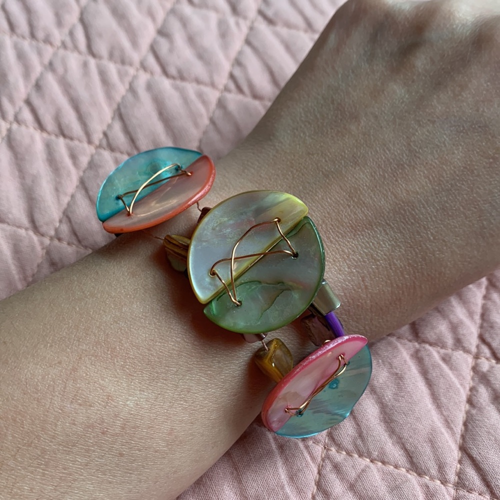 Colorful Shell Bracelet - Picture 4 of 6